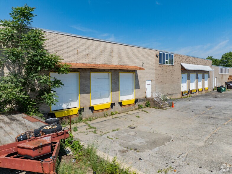 More Photos Of 135 Oser Ave, Hauppauge Warehouse For Lease