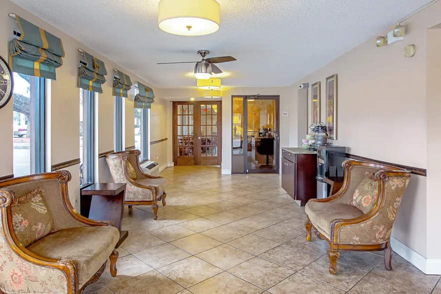 More Photos Of 6819 N Us-129, Live Oak Hotel For Sale