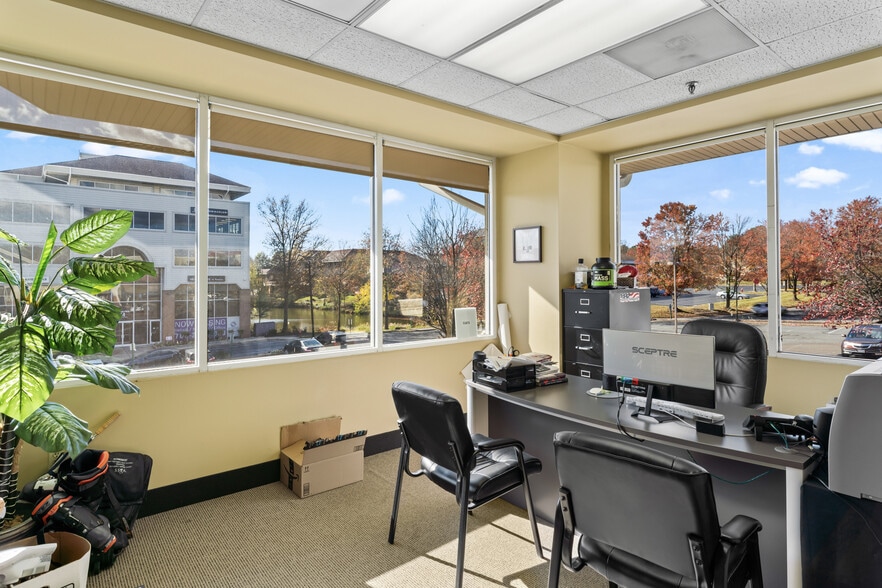 More Photos Of 20 Pidgeon Hill Dr, Sterling Medical For Lease