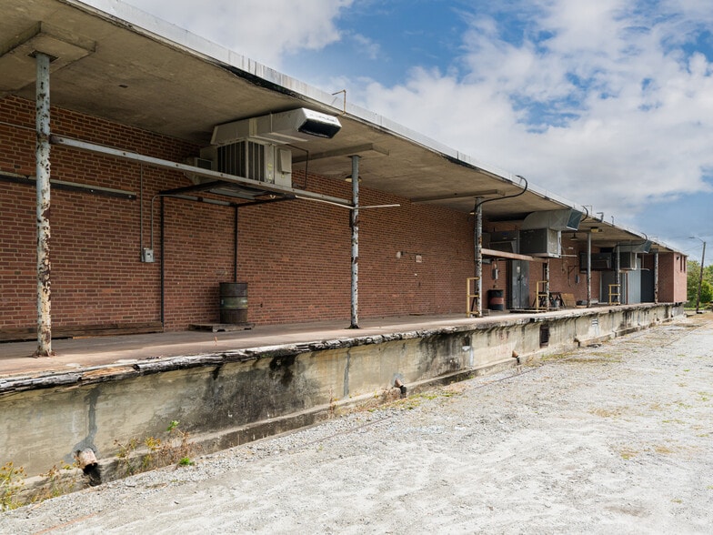 More Photos Of 701 Oriole Dr, Hendersonville Warehouse For Sale
