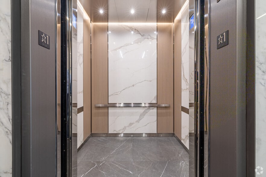 More Photos Of 14241 Dallas Pky, Dallas Office For Lease