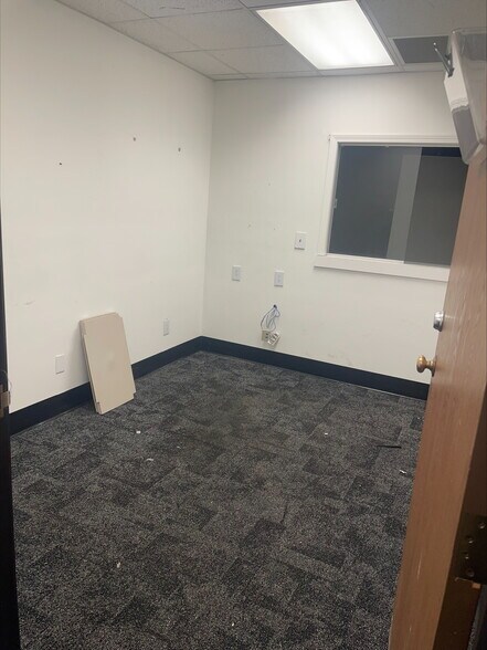 More Photos Of 5635 Commerce St, Lansing Warehouse For Lease