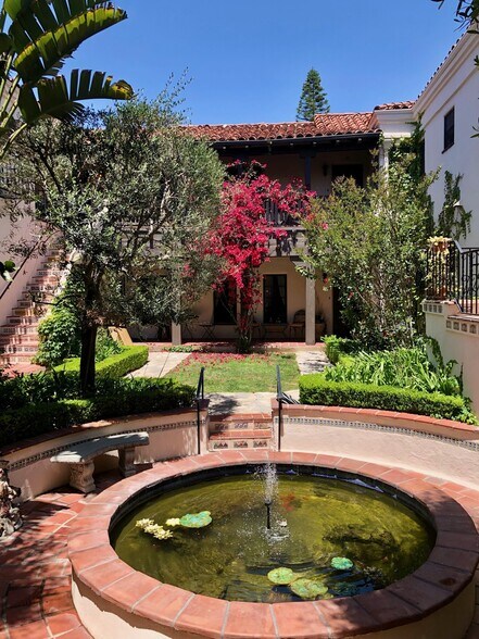 More Photos Of 455 N Sycamore Ave, Los Angeles Apartments For Sale