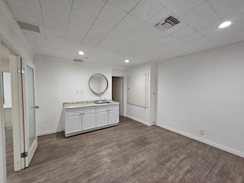 More Photos Of 920 E Pico Blvd, Los Angeles Warehouse For Lease