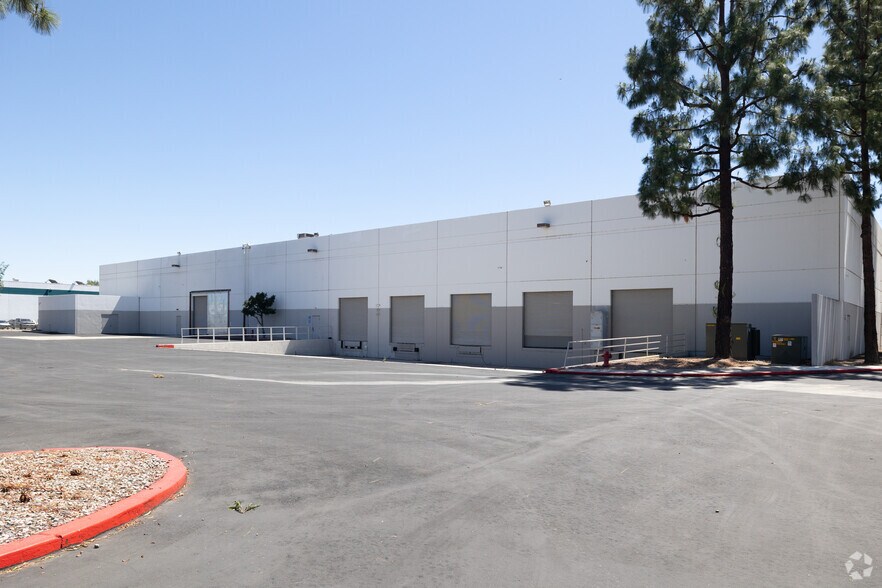 More Photos Of 28210 Avenue Stanford, Valencia Distribution For Sale