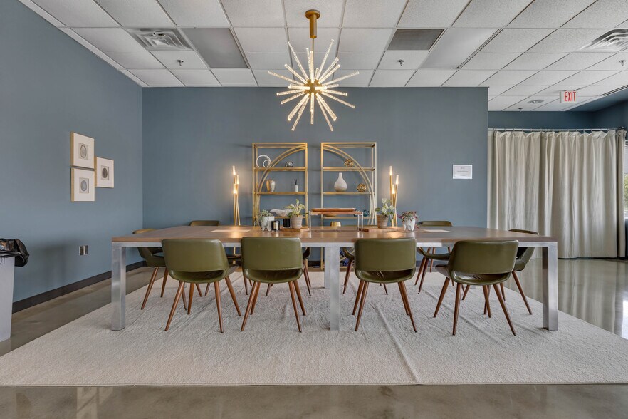 More Photos Of 5000 Northfield Ln, Spring Hill Movie Radio TVStudio For Sale