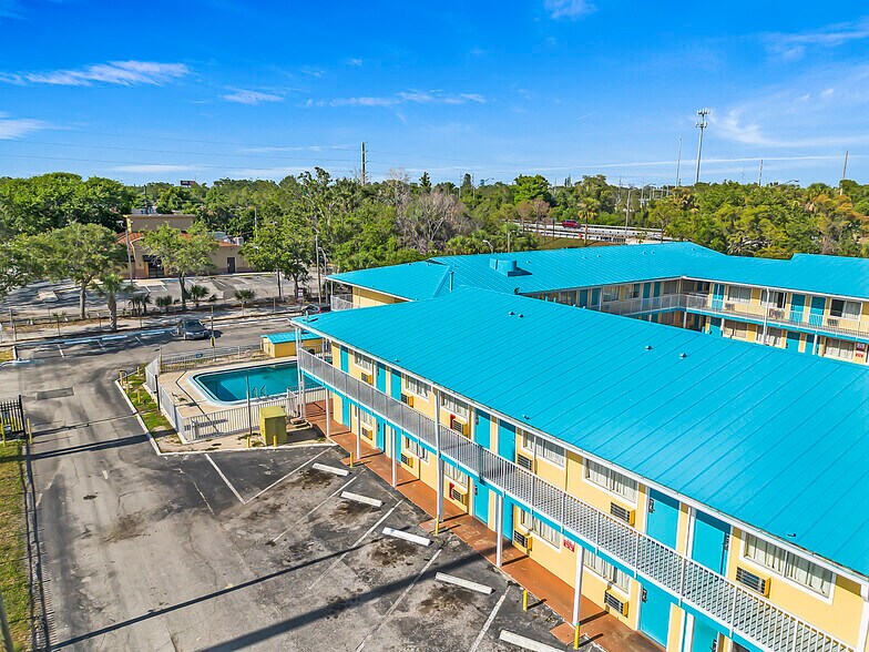 More Photos Of 4600 34th St S, Saint Petersburg Hotel For Sale