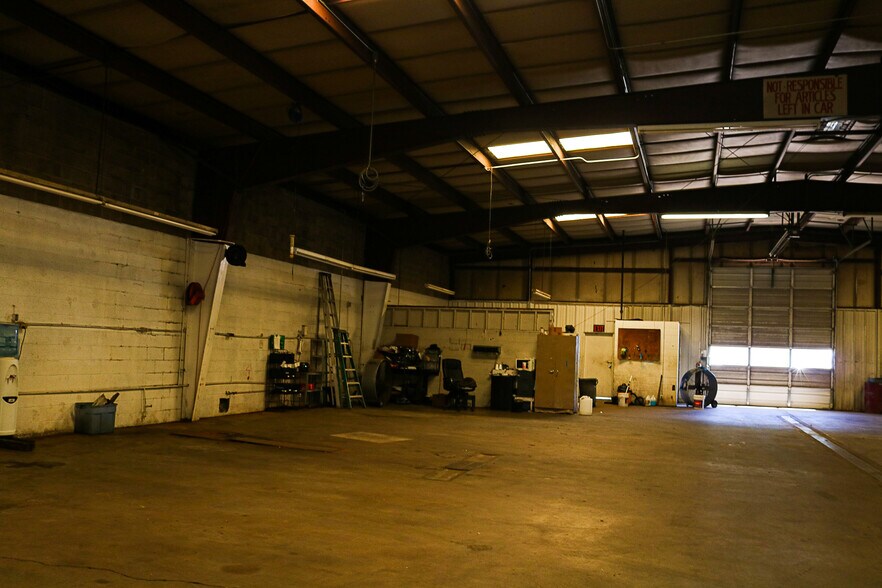 More Photos Of 910 W Palestine Ave, Palestine Auto Dealership For Sale