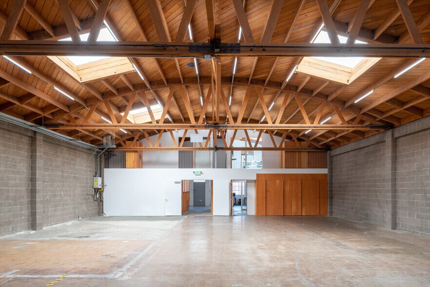 More Photos Of 4117 W Jefferson Blvd, Los Angeles Office For Lease