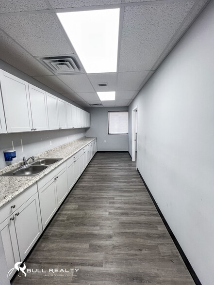 More Photos Of 6667 Vernon Woods Dr, Atlanta Medical For Lease