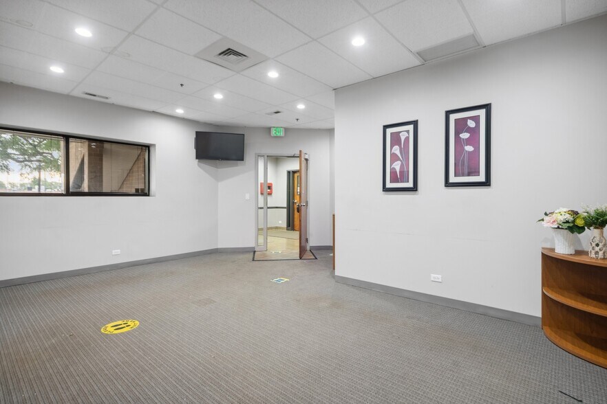 More Photos Of 10215 Roosevelt Rd, Westchester Office For Sale