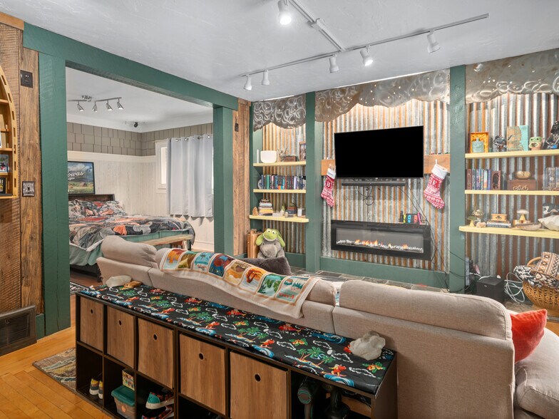 More Photos Of 237 S 7400 E, Huntsville Freestanding For Sale