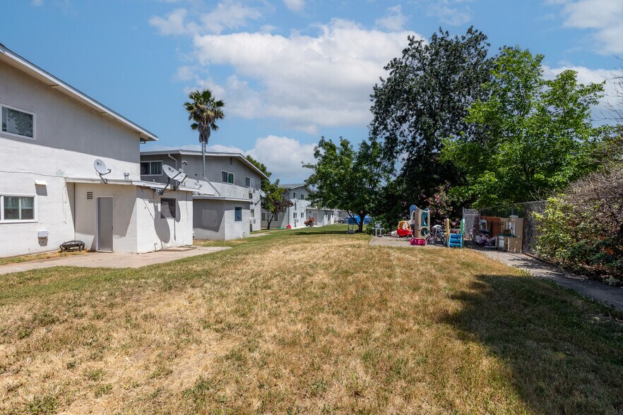 More Photos Of 3326 Lerwick Rd, Sacramento Apartments For Sale