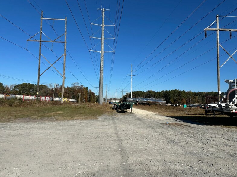 More Photos Of 7113 Cross County Rd, North Charleston Land For Lease