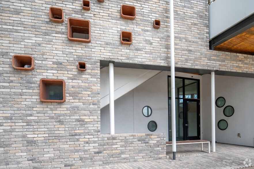 More Photos Of 2921 E 17th St, Austin Loft Creative Space For Sale