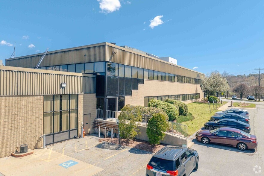 More Photos Of 7 McKay Ave, Winchester Flex For Lease