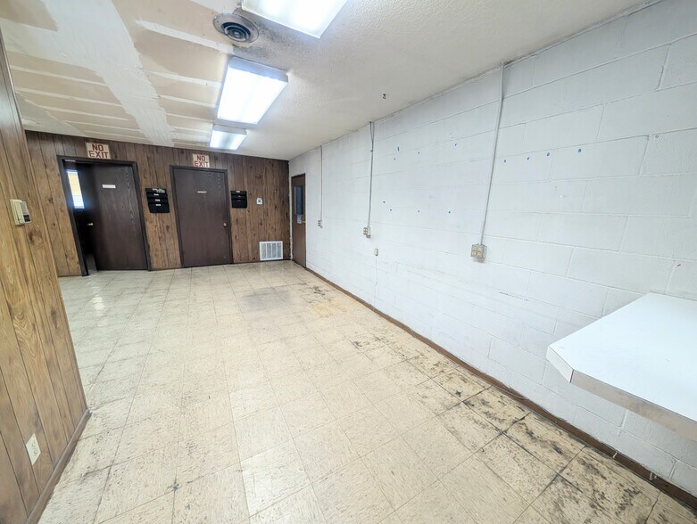 More Photos Of 501 Main, Gas Specialty For Sale