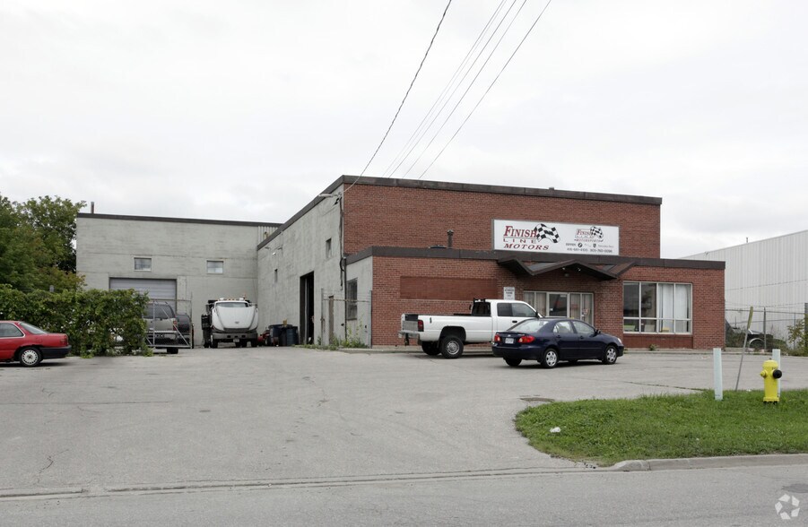 More Photos Of 140 Doughton Rd, Vaughan Service For Lease