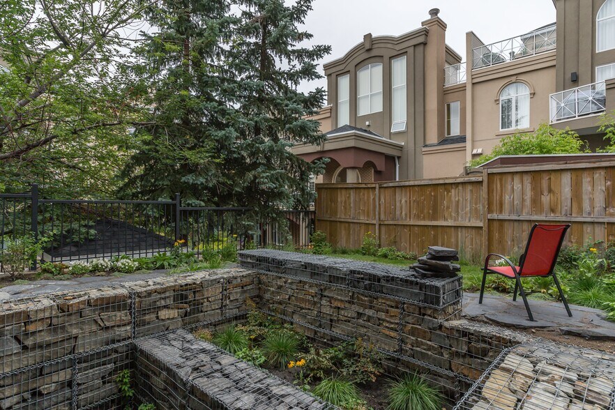 More Photos Of 1812 14A St SW, Calgary Office Residential For Sale