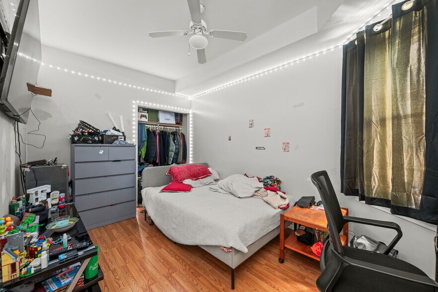 More Photos Of 2822 N Milwaukee Ave, Chicago Storefront Retail Residential For Sale