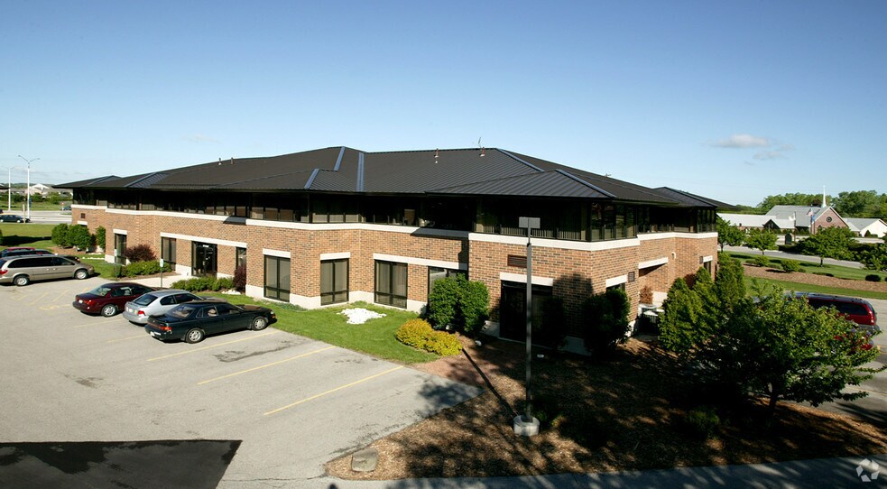 More Photos Of N27W23957 Paul Rd, Pewaukee Office For Lease