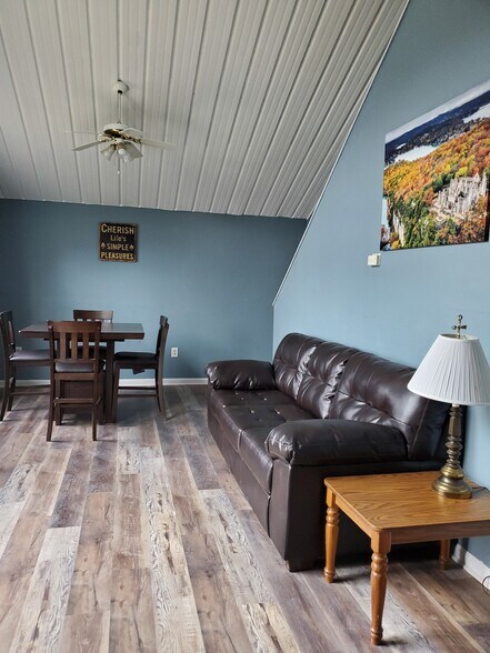 More Photos Of 267 Runaway Dr, Climax Springs Hotel For Sale