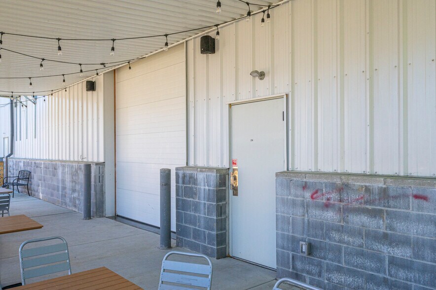 More Photos Of 8120 Windsor Hill Blvd, North Charleston Light Distribution For Sale