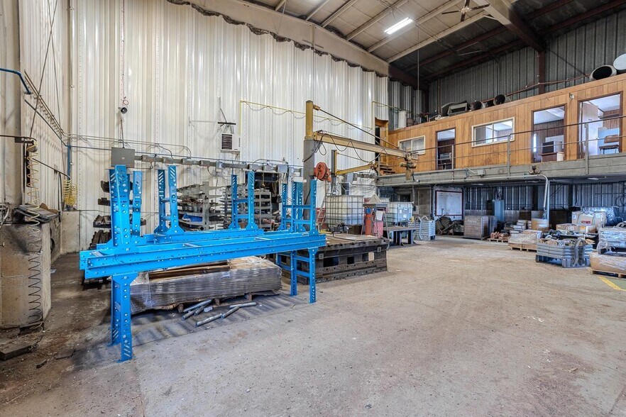 More Photos Of 444 Birch St, Prentice Industrial For Sale