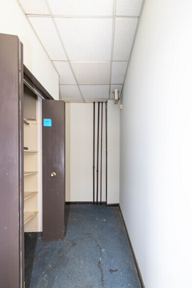 More Photos Of 115 W Saratoga St, Baltimore Storefront Retail Residential For Sale