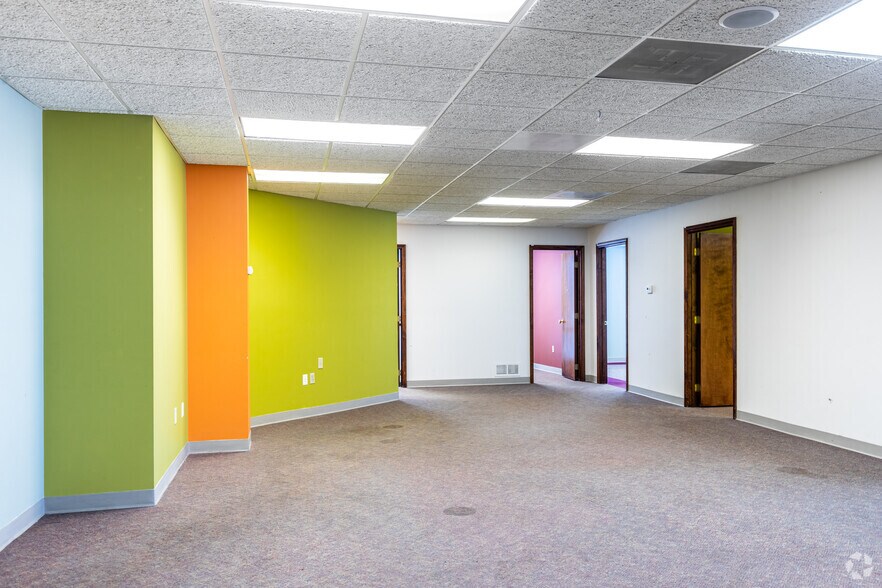 More Photos Of 3737 S Elizabeth St, Independence Office For Lease