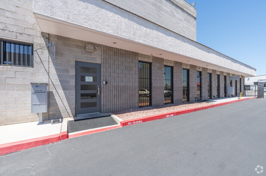 More Photos Of 3711 Regulus Ave, Las Vegas Warehouse For Lease