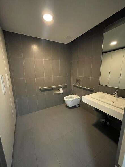 More Photos Of 25 E 21st St, New York Apartments For Sale