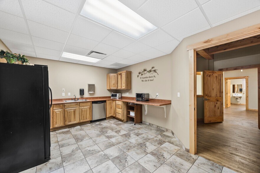 More Photos Of 509 Scott Ave, Woodland Park Medical For Sale