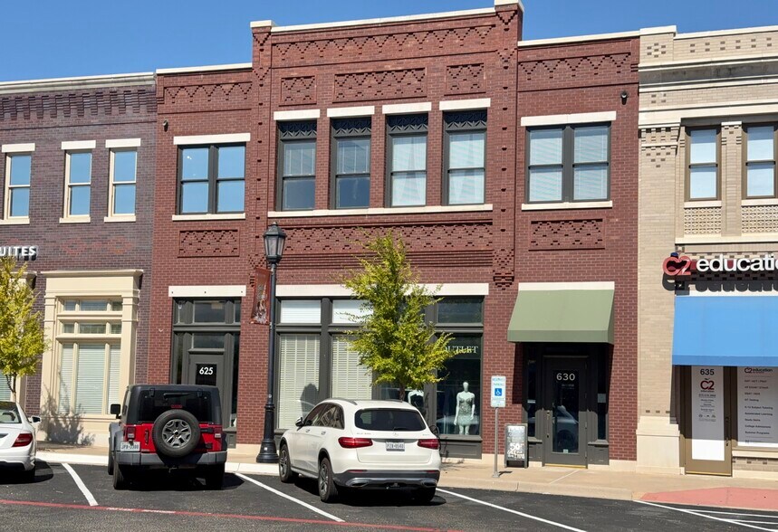 More Photos Of 300-900 Parker Sq, Flower Mound Unknown For Lease