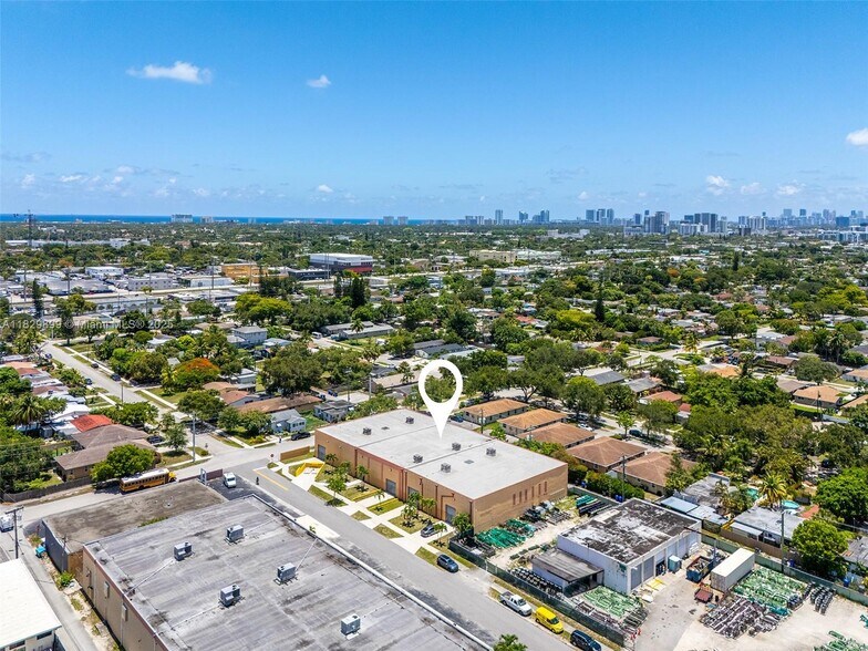 More Photos Of 2300-2310 Thomas St, Hollywood Warehouse For Lease