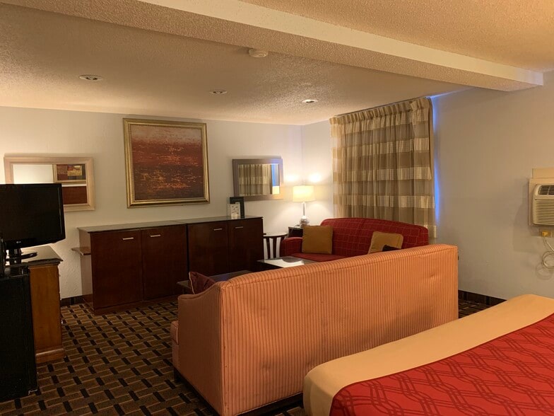 More Photos Of 1201 Hawkeye Ave SW, Le Mars Hotel For Sale