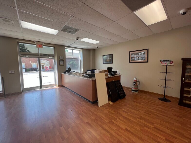 More Photos Of 699 Bultman Dr, Sumter Storefront Retail Office For Lease