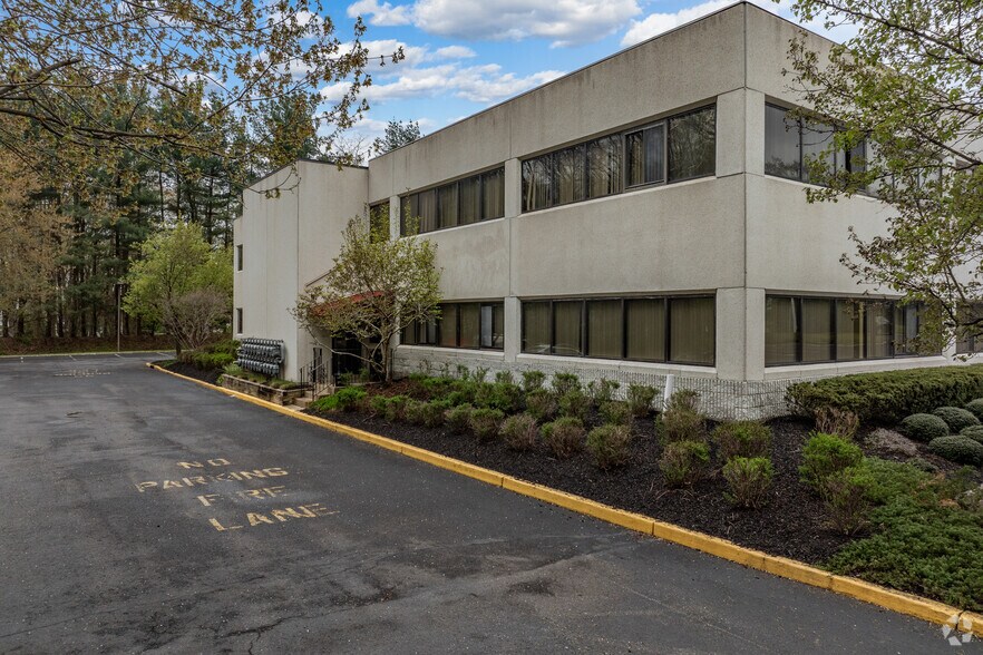 More Photos Of 225 Gordons Corner Rd, Manalapan Township Medical For Lease