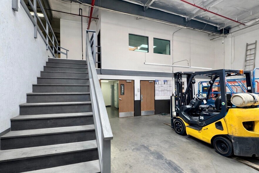 More Photos Of 1005 E Orangethorpe Ave, Anaheim Warehouse For Sale