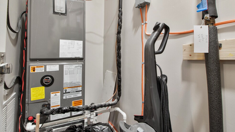 More Photos Of 1414-1416 Pennsylvania Ave SE, Washington Apartments For Sale