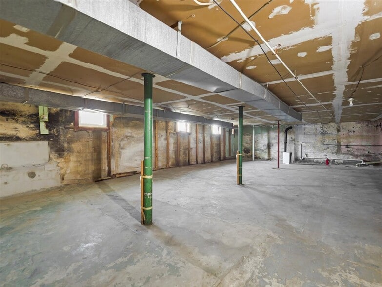 More Photos Of 128 W 3rd St, Waynesboro Freestanding For Sale