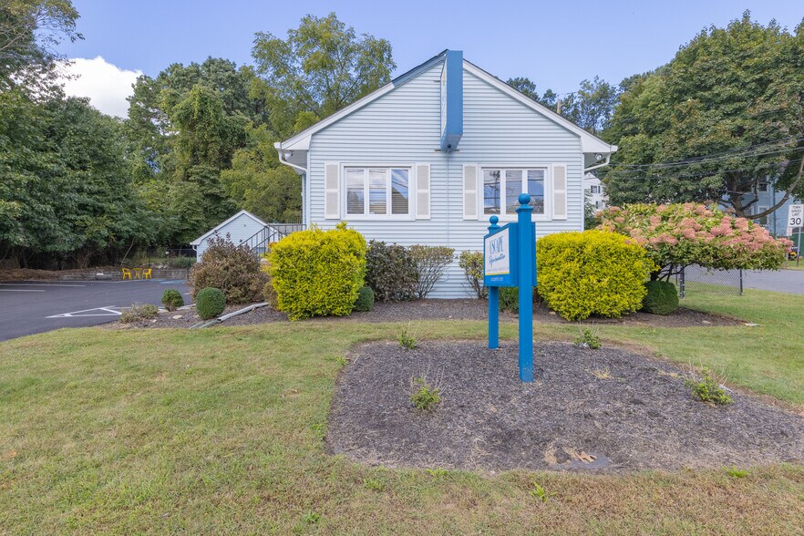 More Photos Of 189 S Pearl St, Pearl River Medical For Sale