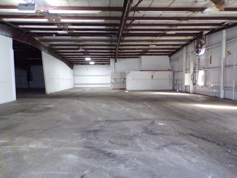 More Photos Of 3517 Century Blvd, Lakeland Warehouse For Lease