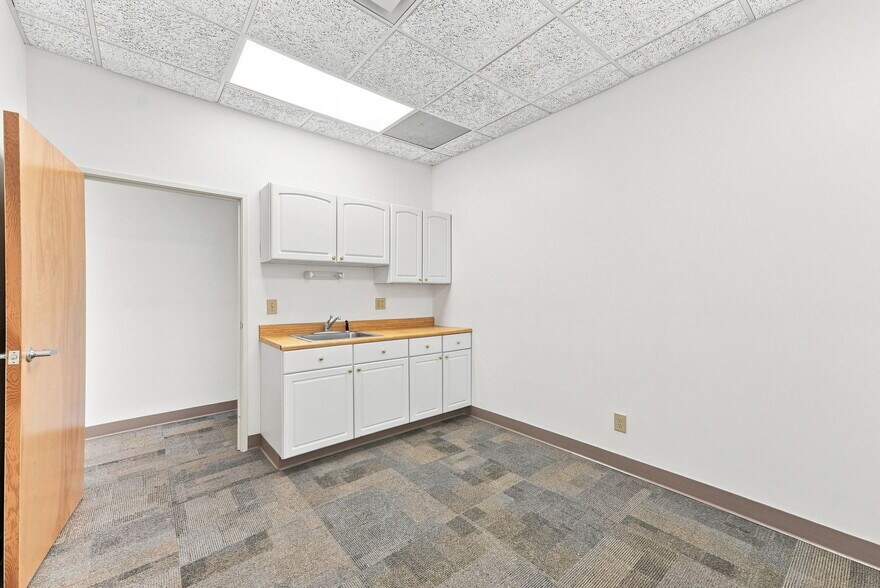 More Photos Of 615-619 Commerce Rd, Richmond Office For Lease