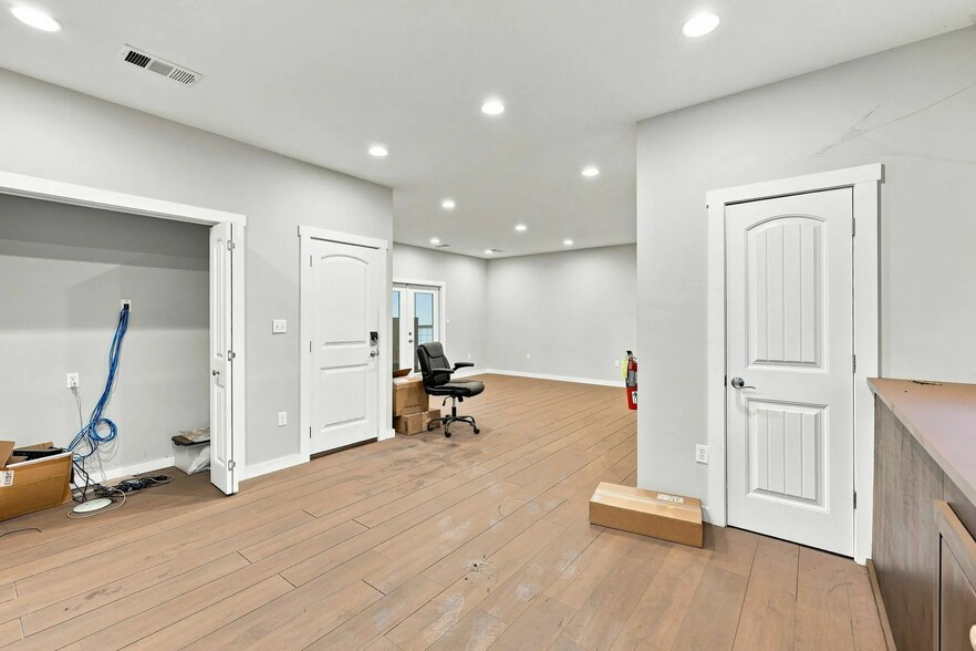 More Photos Of 3156 Buford Hwy, Rest Haven Warehouse For Lease