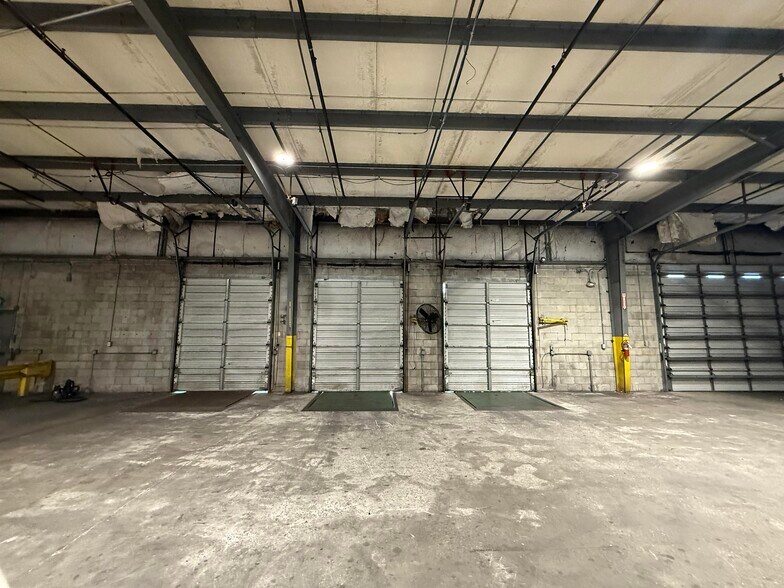 More Photos Of 701 Fentress Blvd, Daytona Beach Distribution For Lease