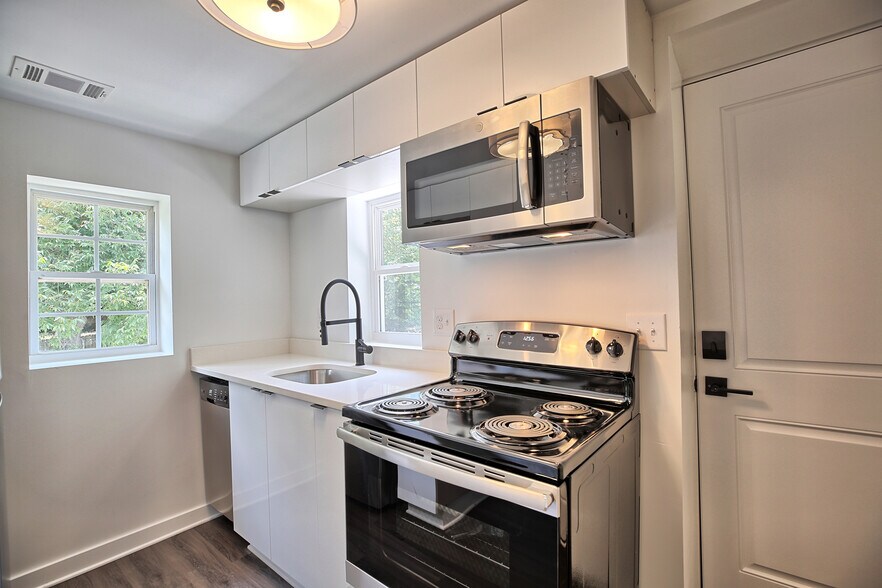 More Photos Of 1026 Ashby Grv SW, Atlanta Apartments For Sale