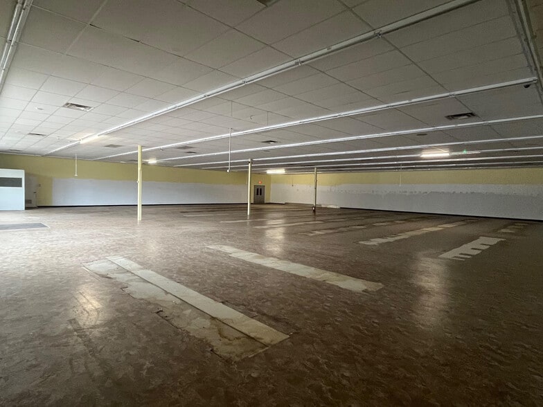 More Photos Of 3543 S Beech Daly St, Dearborn Heights Freestanding For Sale