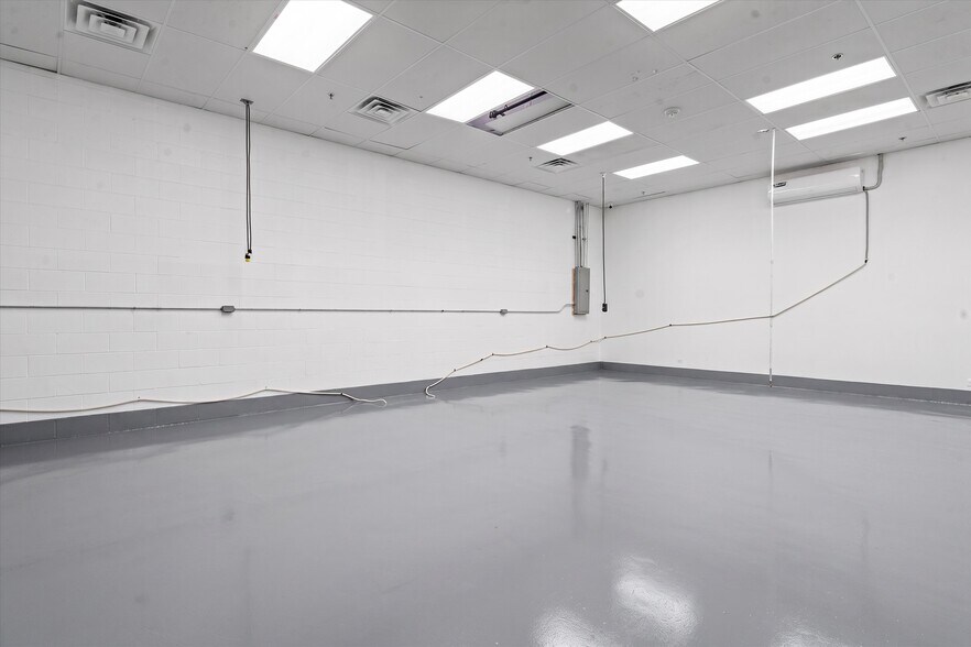 More Photos Of 10410 163rd Pl, Orland Park Manufacturing For Sale
