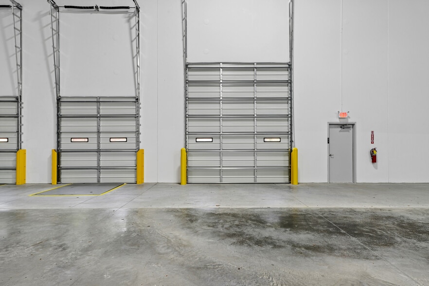 More Photos Of 3945 Gilbert Rd, Atlanta Distribution For Lease